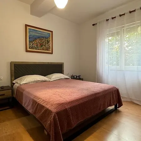 14bspeaceful Downtown Apartment Tirana