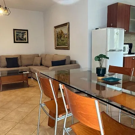 14bspeaceful Downtown Apartment Tirana