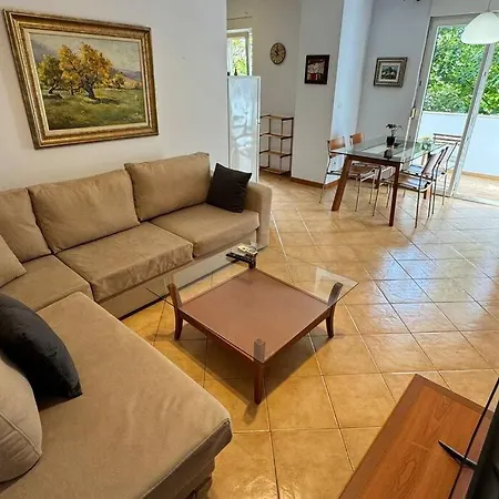 14bspeaceful Downtown Apartment